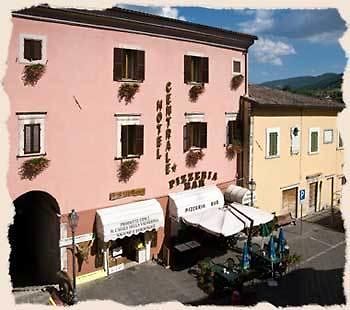 Hotel Centrale Cascia Esterno foto