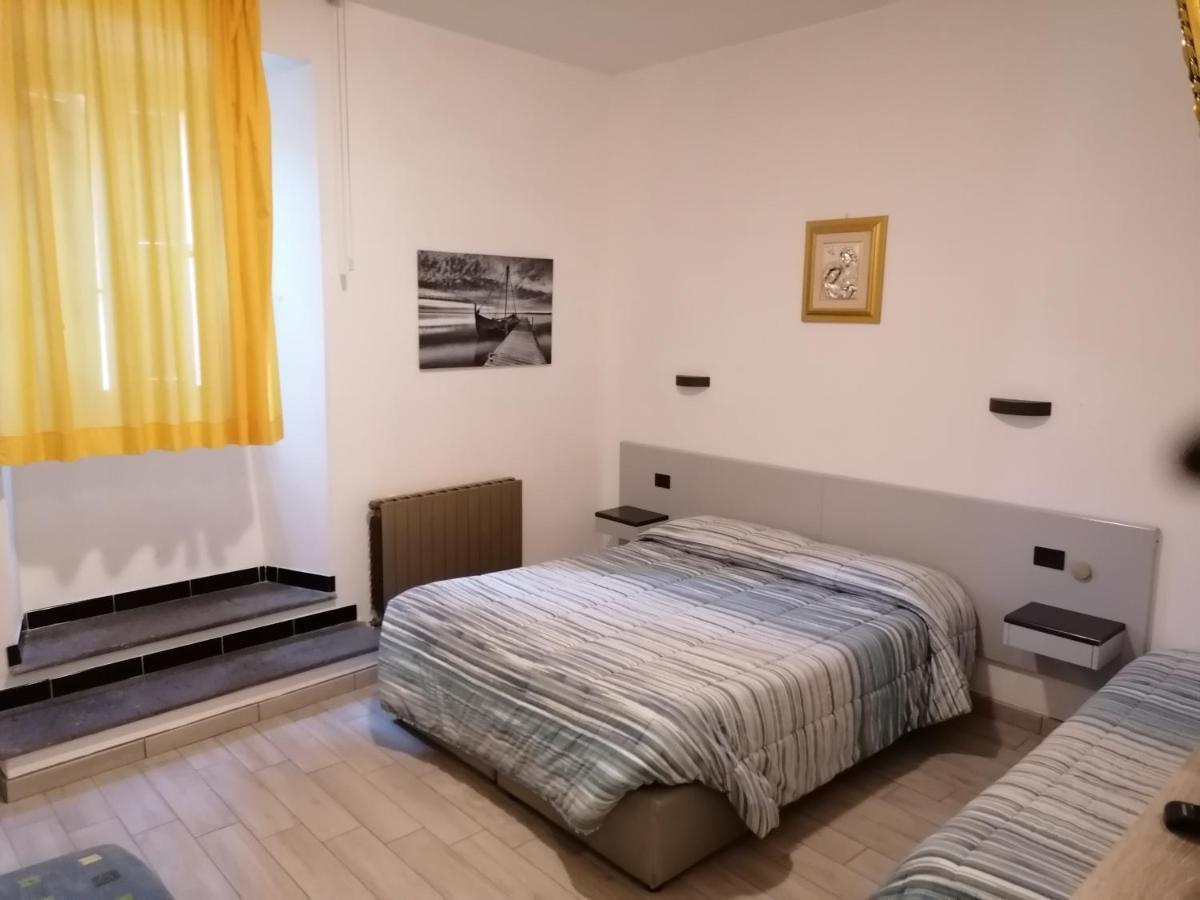 Hotel Centrale Cascia Esterno foto