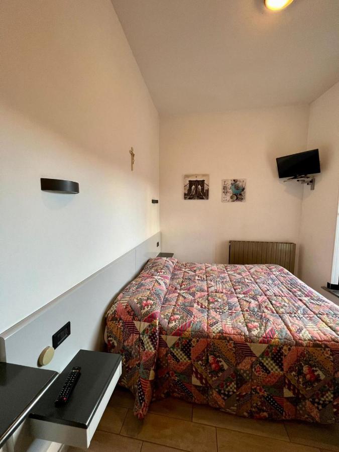 Hotel Centrale Cascia Esterno foto