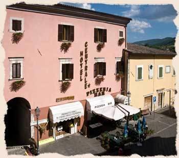 Hotel Centrale Cascia Esterno foto
